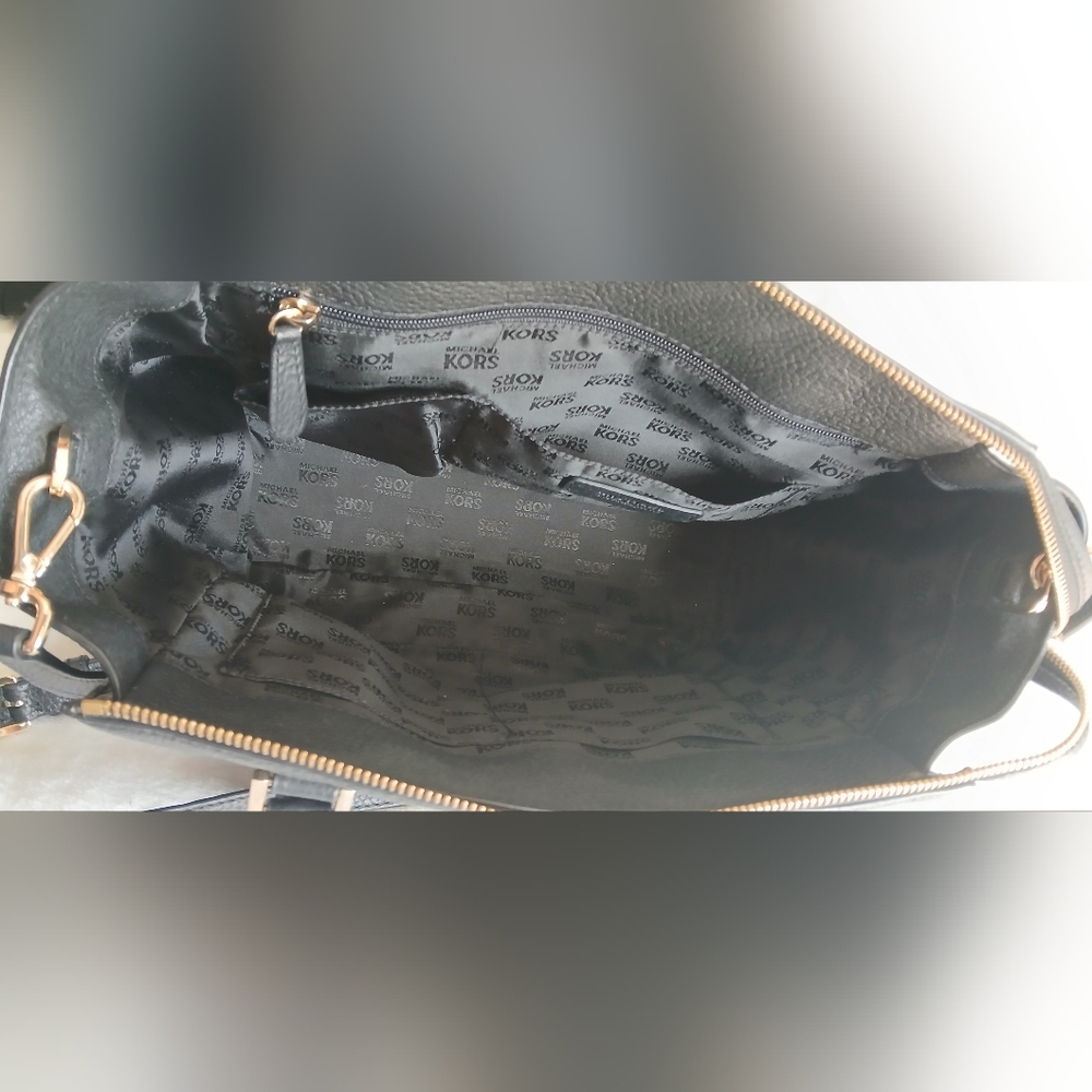 Michael Kors Black Leather Shoulder Bag with Gold Accents - Picture 4 of 6